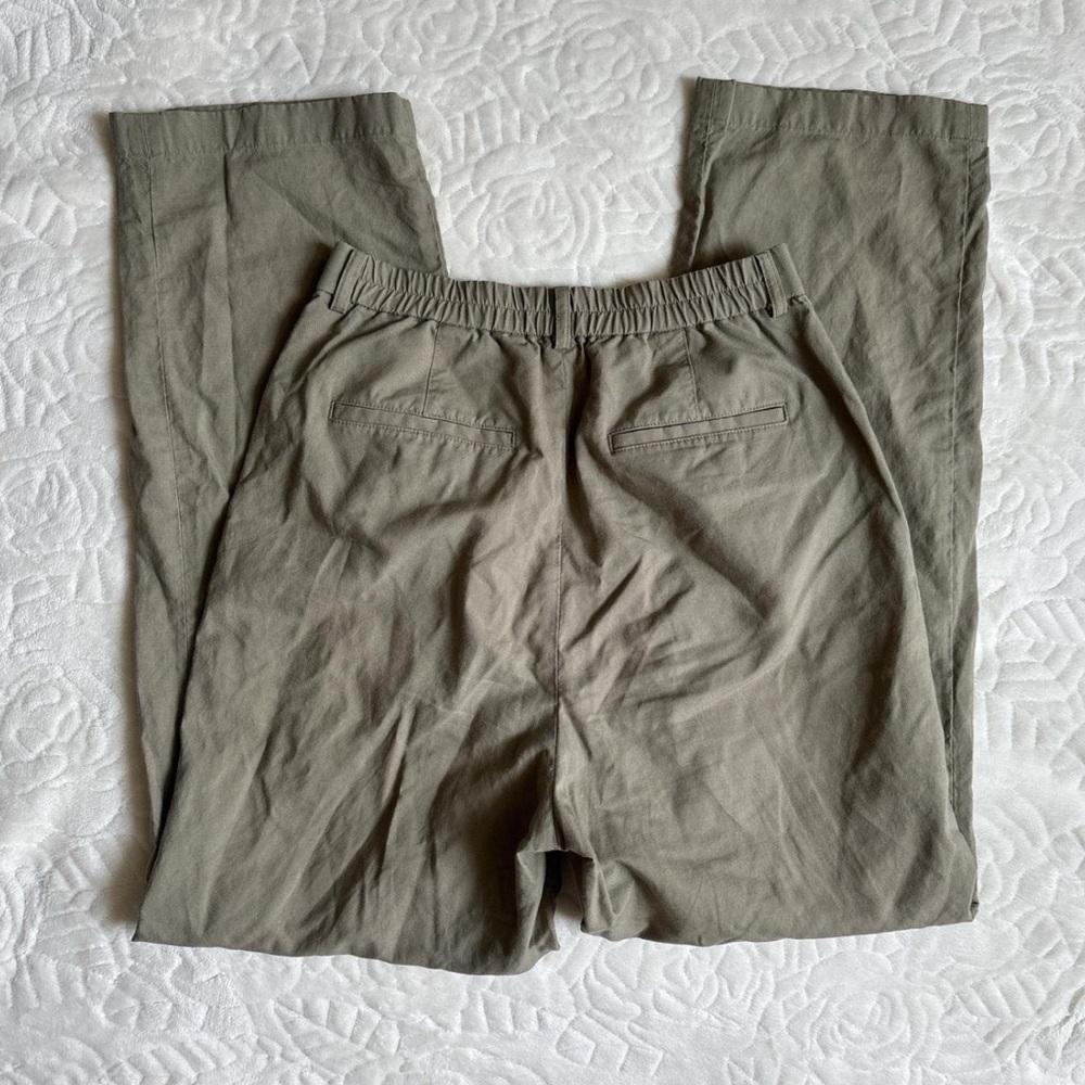 3 / $30 💘 Uniqlo khaki green pants - Picture 3 of 4